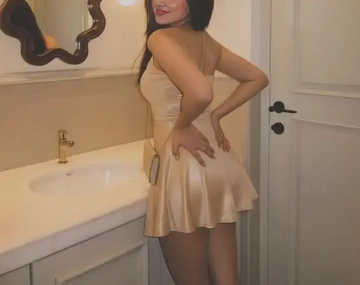 Falguni Soman, escort model in Financial District